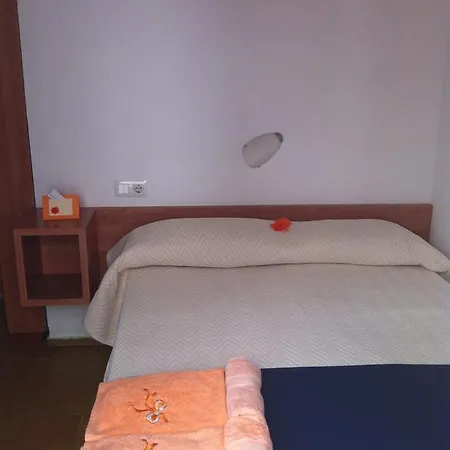 ゲストハウス Camino Santiago Sant Jordi